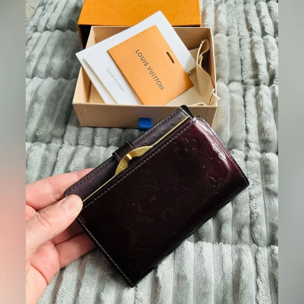 Authentic Louis Vuitton kiss lock Wallet